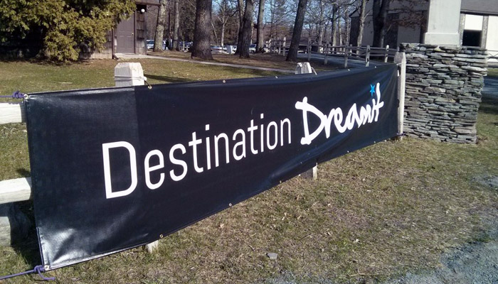 "Destination Dreamit" sign